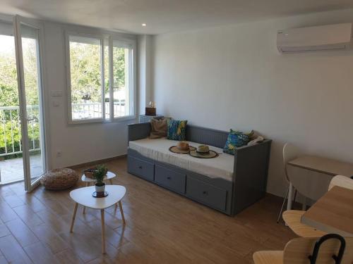 Studio refait à neuf Ave St Maurice