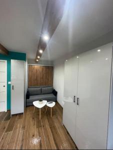 Studio refait à neuf avec balcon