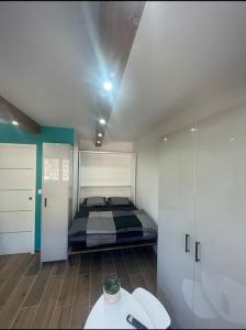 Studio refait à neuf avec balcon