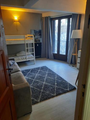 Studio rénové au cœur du village