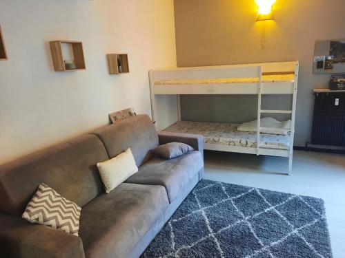 Studio rénové au cœur du village