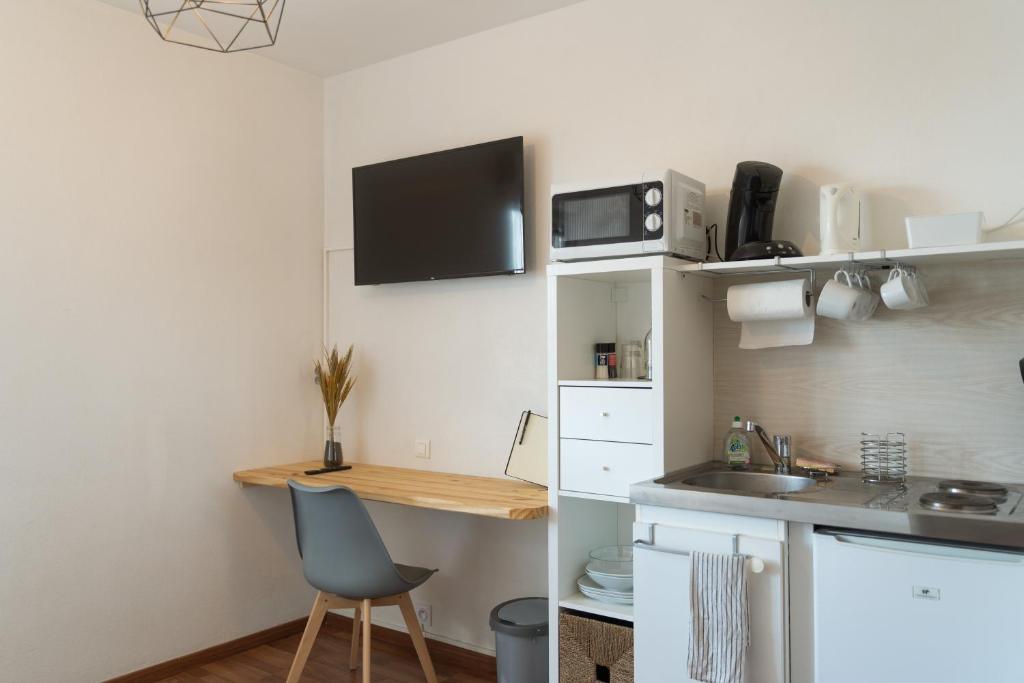 Appartement Studio rénové Proche Centre-ville Rodez 24 Rue de Camonil 12000 Rodez