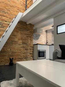 Studio rénové, terrasse privative, 300m du Capitole