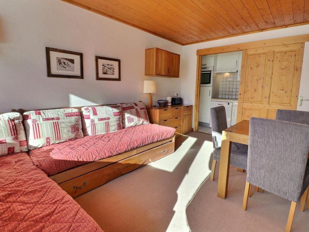 Studio rez-de-jardin 30m² avec cuisine équipée en centre-ville et 9 mn a pied des plages 83700 Saint-Raphaël