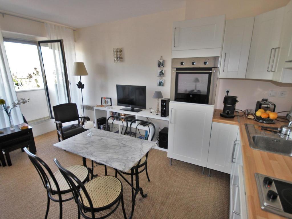 Appartement Studio Royan, 1 pièce, 2 personnes - FR-1-550-7 51 avenue des congrès 17200 Royan