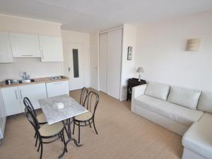 Appartement Studio Royan, 1 pièce, 2 personnes - FR-1-550-7 51 avenue des congrès 17200 Royan -1