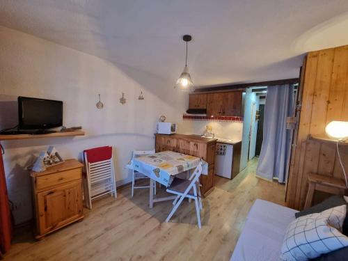 Studio Saint-Michel-de-Chaillol, 1 pièce, 4 personnes - FR-1-393-134