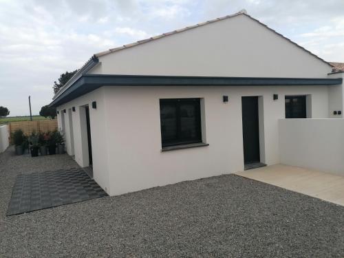 Studio SOLEIL, Neuf, classé 3 étoiles, Clim, Wifi, Lave-linge, Lit King Size, au calme et à 800m plages de Valras Plage