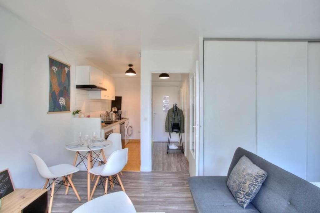 Studio spacieux avec terrasse et parking 6 Allée Sully, 91170 Viry-Châtillon