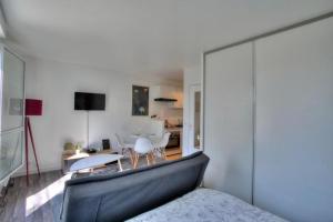 Studio spacieux avec terrasse et parking