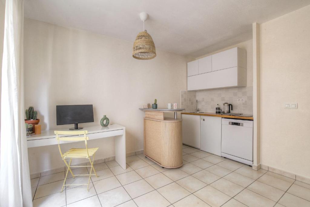 Studio spacieux et calme avec parking gratuit 1er étage 11 Rue de Gerland, 69007 Lyon