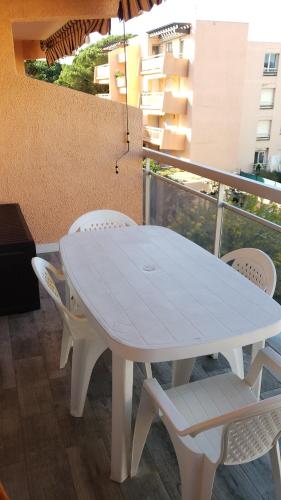 Studio spacieux proche plage. Wi-fi, climatisation