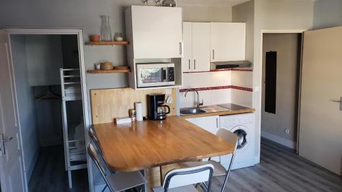 Studio spacieux proche plage. Wi-fi, climatisation