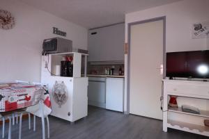 Studio St Lary village-vue montagne.