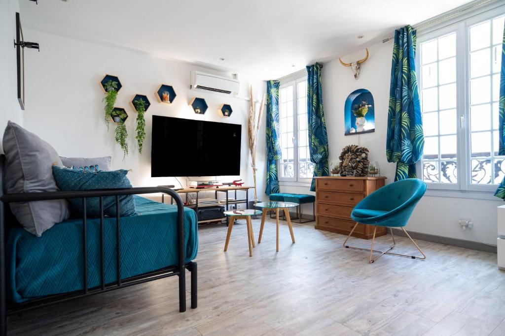 STUDIO STANDING BORD DE MER ET VUE 06600 Antibes