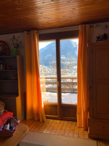 Studio sympa avec terrasse , maxi 4 pers.Briançon