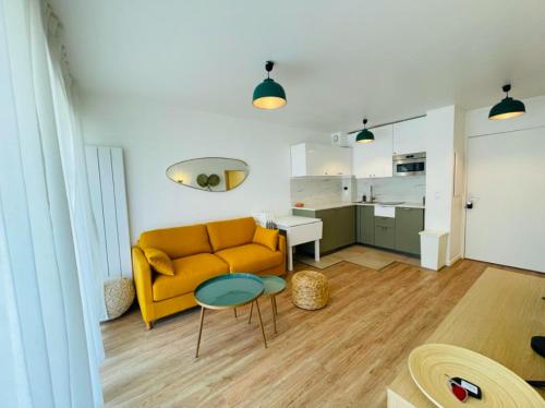 Studio- terrace on the ground floor-pool-golf-park