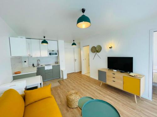Studio- terrace on the ground floor-pool-golf-park