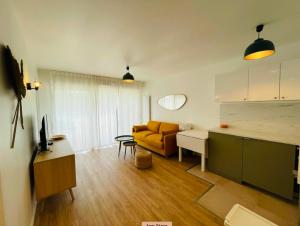 Studio- terrace on the ground floor-pool-golf-park
