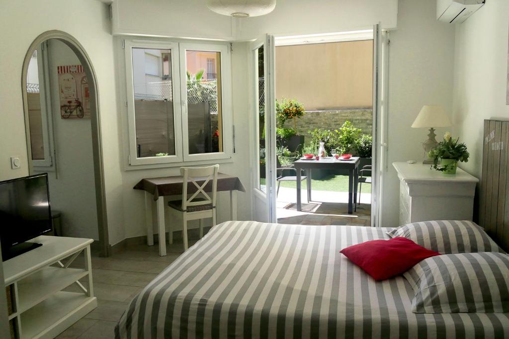 Appartement Studio Terrasse 31 avenue du Petit Juas immeuble Le Puget 06400 Cannes