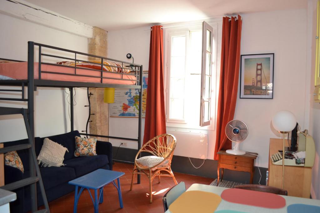 Appartement Studio Terrasse Clémentine 1er étage 1 Rue Baraillerie 84000 Avignon