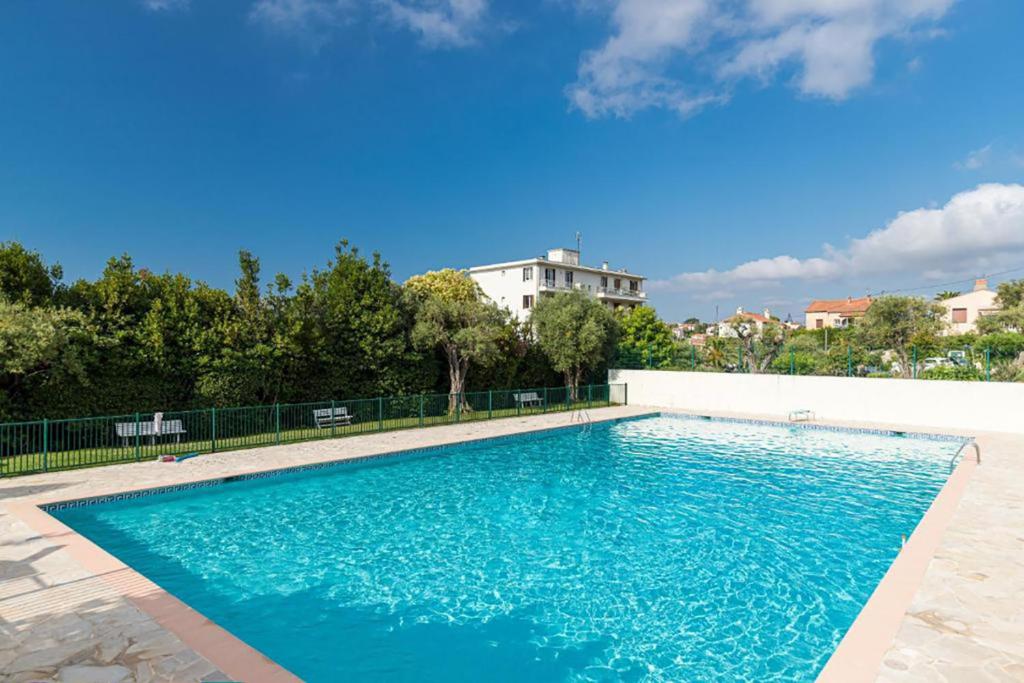 Studio terrasse dans résidence avec piscine Le Chambord 513 Chemin du Puy, 06600 Antibes