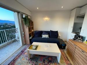 Studio terrasse dans résidence avec piscine