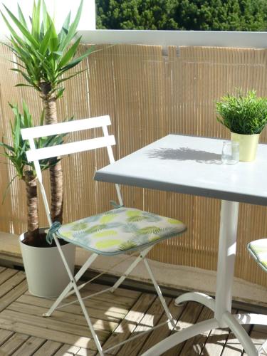 Studio, terrasse, parking - Clim - Wifi - Commerces au pied du bâtiment