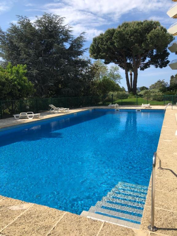 Studio terrasse - Piscine- Tennis les cédres 1, 38 Avenue Amiral Wester Wemyss, 06150 Cannes
