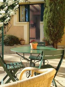 STUDIO TERRASSE PISCINE UZES PONT DU GARD