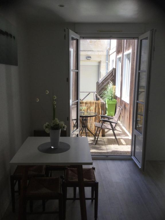 Appartement Studio terrasse vieux port-centre historique 17 rue admyrault 17000 La Rochelle