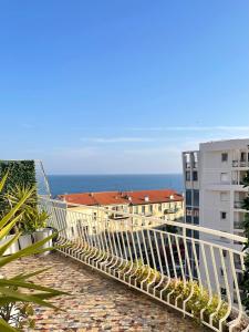 Appartement Studio terrasse vue mer à 1min de la plage et tram 4 Avenue des Bosquets 06200 Nice Provence-Alpes-Côte d\'Azur