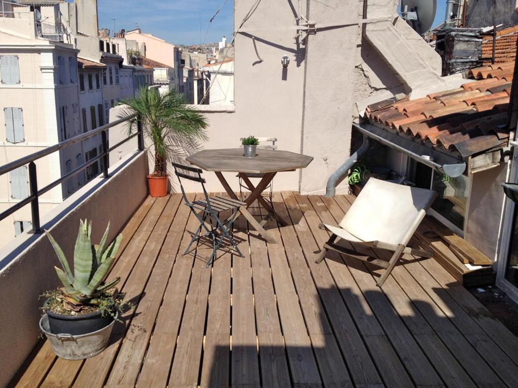 Appartement Studio Toit terrasse Vieux Port 17 Rue Saint-Saëns 13001 Marseille