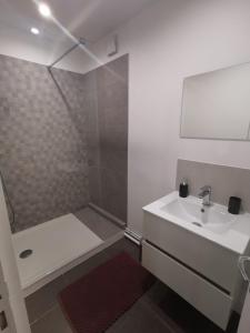 STUDIO Toulon 2nd floor