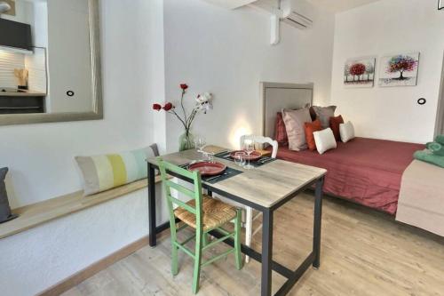 Studio tout confort, terrasse, calme Moustiers #7