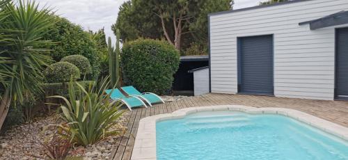 Studio tout équipé avec Terrasse Piscine chauffée et Jacuzzi