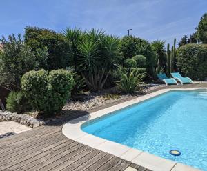 Studio tout équipé avec Terrasse Piscine chauffée et Jacuzzi