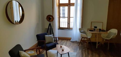 Studio très spacieux avec cour, en plein cœur de ville !