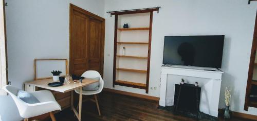 Studio très spacieux avec cour, en plein cœur de ville !