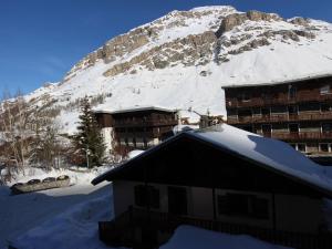 Appartement Studio Val-d'Isère, 1 pièce, 4 personnes - FR-1-694-63 BATIMENT A dit - ALIETS - 107 rue du Rogoney BATIMENT B dit LES BLEUETS- 44 rue des celibataires 73150 Val dʼIsère Rhône-Alpes