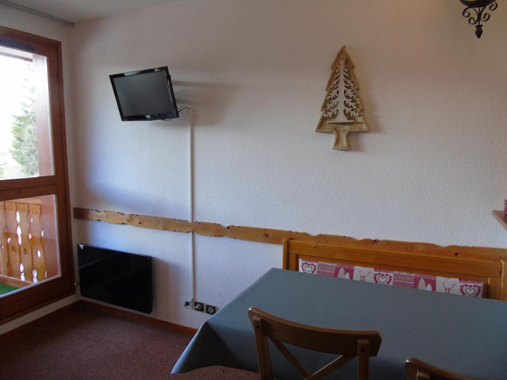 Appartement Studio Valfréjus, 1 pièce, 3 personnes - FR-1-561-64 Residence Melezets 1 390 rue des Bettets Station de Valfrejus 73500 Modane