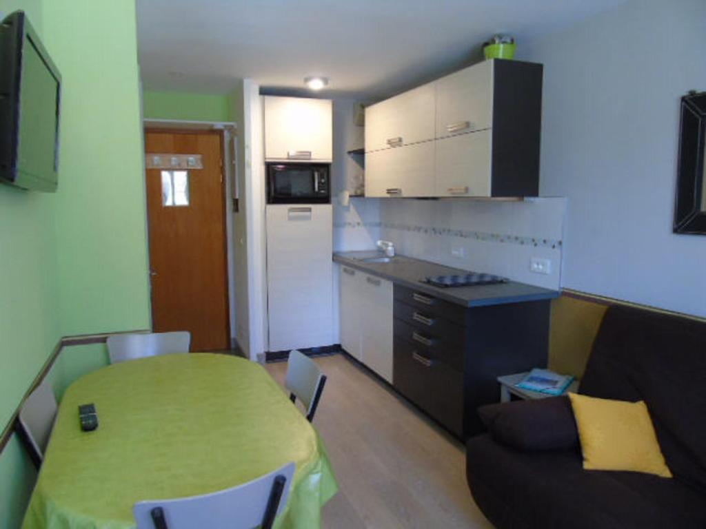 Appartement Studio Valfréjus, 1 pièce, 4 personnes - FR-1-561-102 Residence Melezets 2 390 Rue des Bettets Station de Valfrejus 73500 Modane