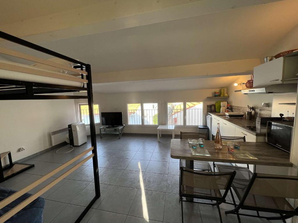 Appartement Studio Valras-Plage, 1 pièce, 4 personnes - FR-1-701-51 7 RUE PIERRE LOTI AU 1ER ETAGE 34350 Valras-Plage