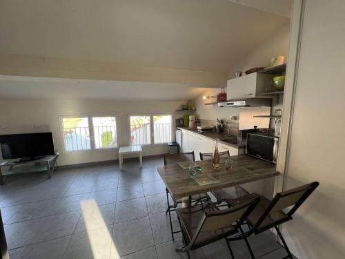 Studio Valras-Plage, 1 pièce, 4 personnes - FR-1-701-51