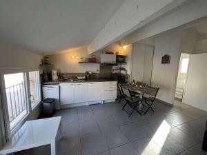 Studio Valras-Plage, 1 pièce, 4 personnes - FR-1-701-51