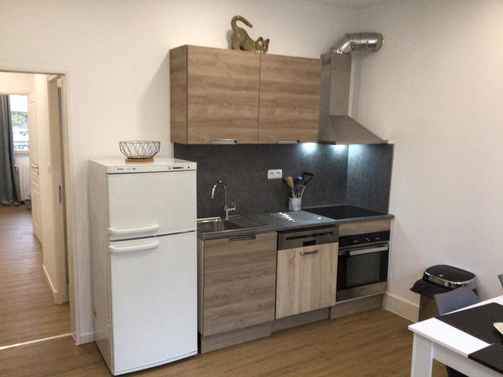 Appartement studio Vic 2.4 16 Avenue Max Mabit Fournier 15800 Vic-sur-Cère