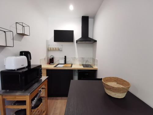 Studio Villeneuve-lès-Avignon, 1 pièce, 2 personnes - FR-1-698-14