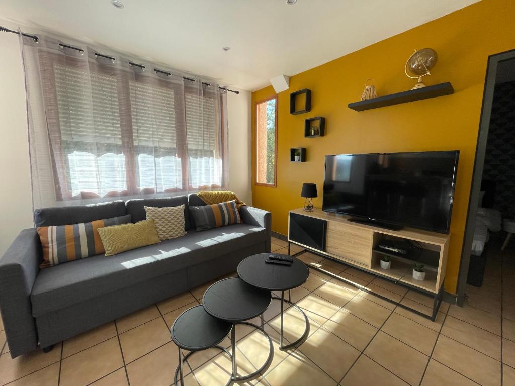 Studio vintage au calme terrasse privée quartier central proche chateau