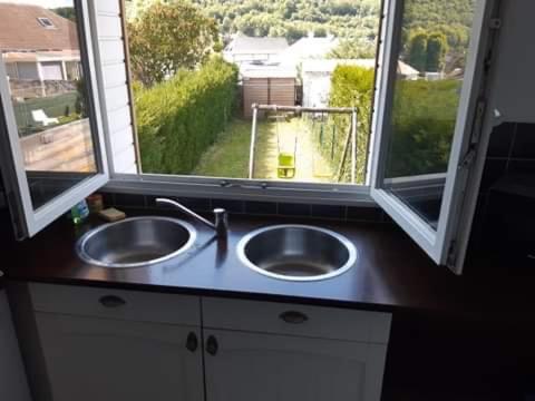 Studio vue château 100m étang, plage et halles 34140 Mèze