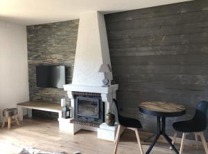 Studio vue montagne avec jardin